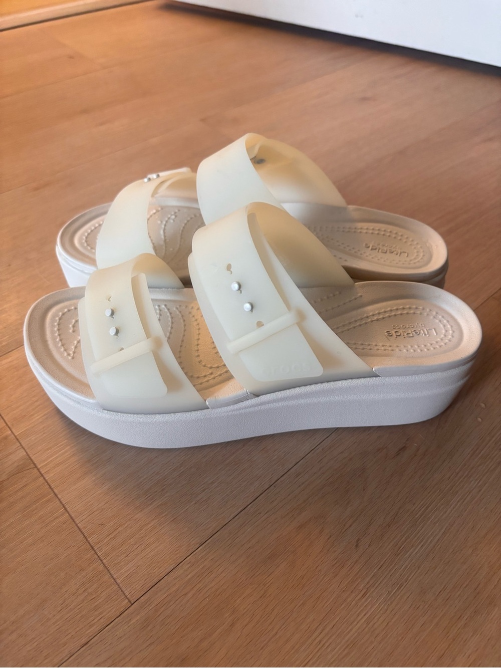 Brooklyn Crocs Comfort Slide Sandals in Cream - Women